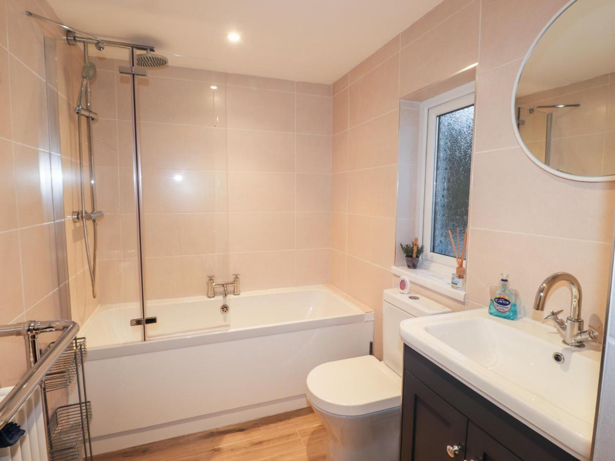 Little Barn Cottage Newport  Bagian luar foto
